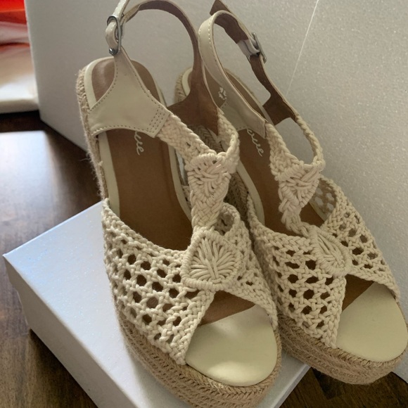 NWOT Women’s size 8 wedges - Picture 2 of 6